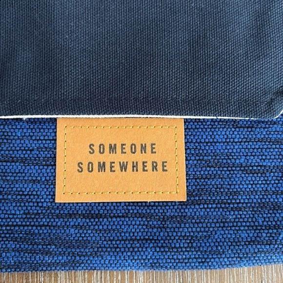 Delta One Someone Somewhere Travel Amenities Kit First Class in Blue - Picture 5 of 11